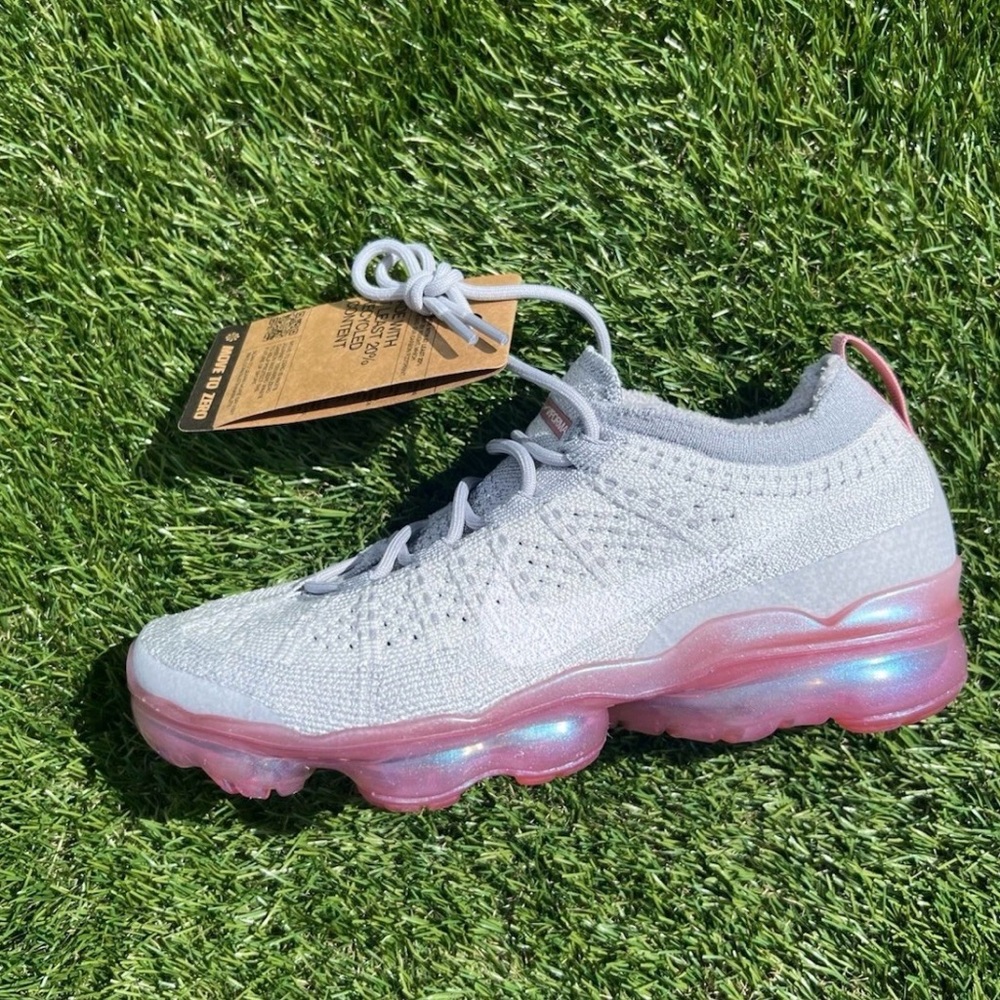 Nike Wmns 7 Air VaporMax 2023
Flyknit 'Photon Dust Red Stardust' New no Box